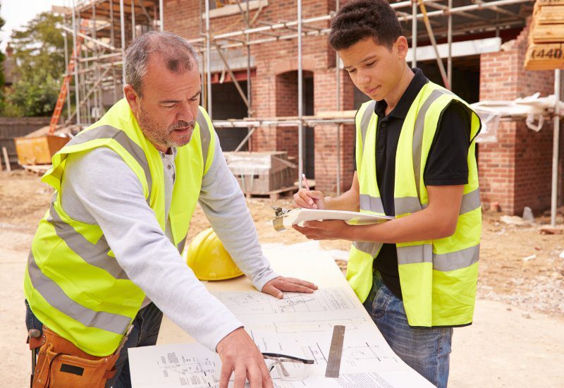 Why Working in Construction Could Be a Great Summer Job